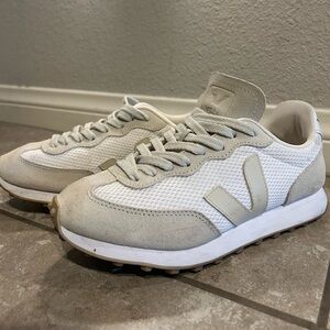 Veja Rio Branco sneakers size 6.